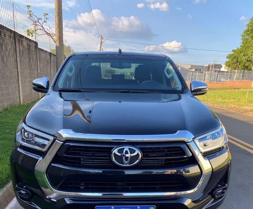 TOYOTA HILUX 2.8 D-4D TURBO DIESEL CD SRV 4X4 AUTOMÁTICO TOYOTA HILUX 2.8 D-4D TURBO DIESEL CD SRV 4X4 AUTOMÁTICO